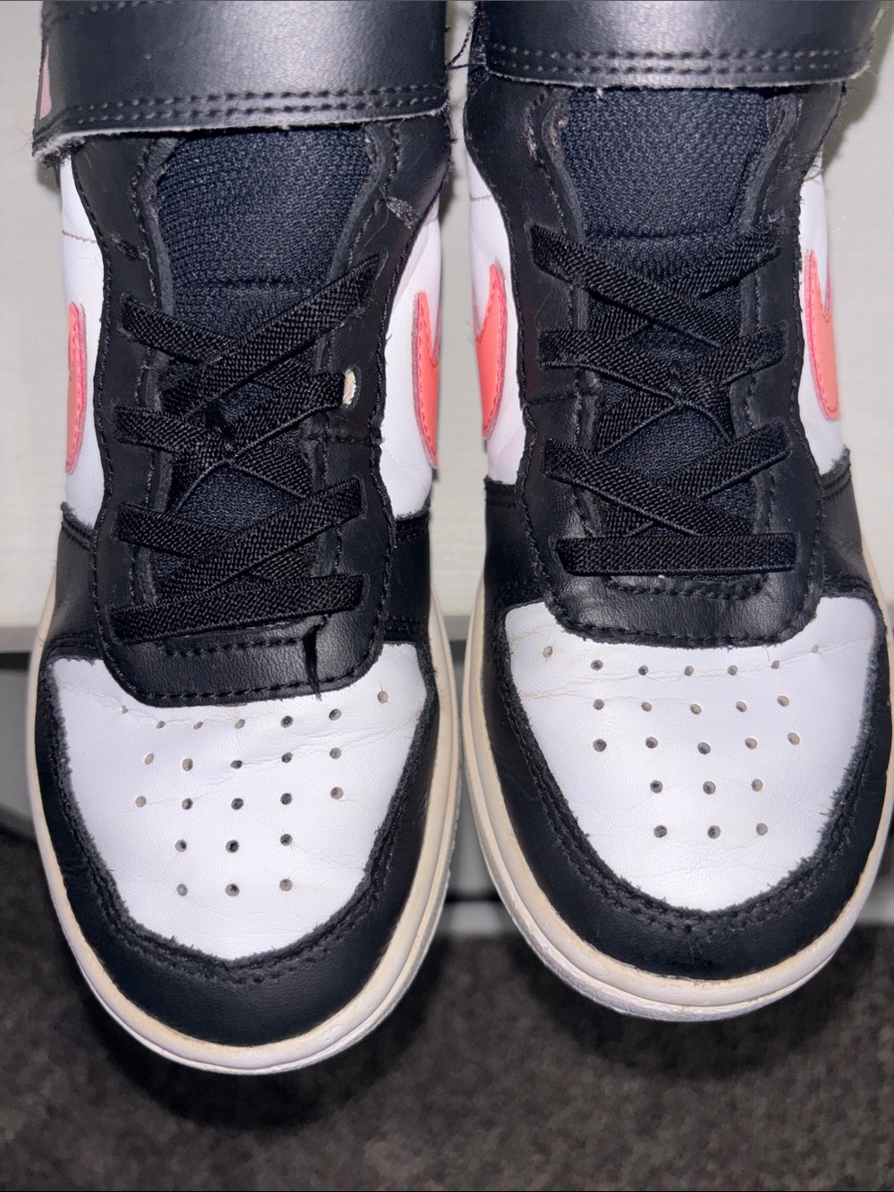 Girls Nikes - Picture 10 of 11
